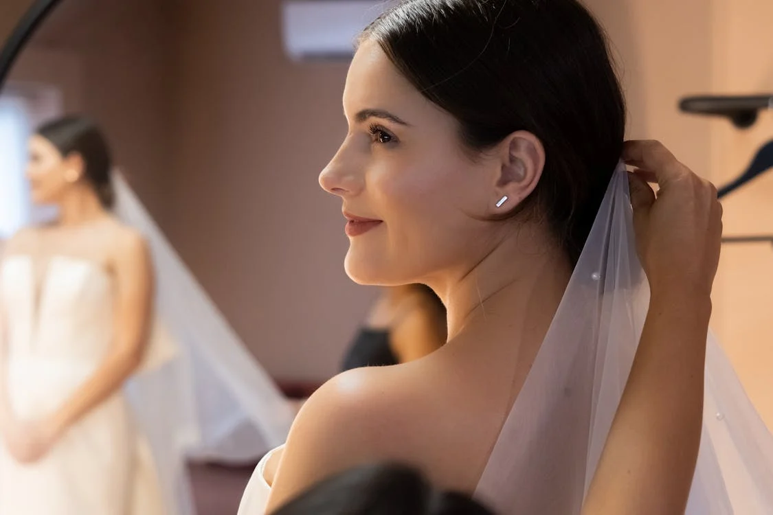 5 Essential Products for Bridal MUAs to Create a Perfect Wedding Day Look post thumbnail image