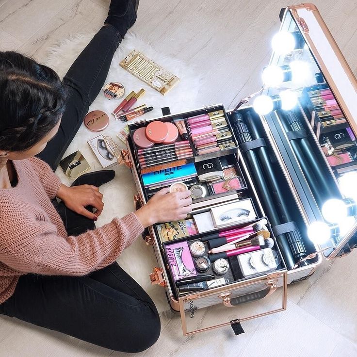 The Ultimate Guide to Organizing Your Makeup Kit Like a Pro post thumbnail image