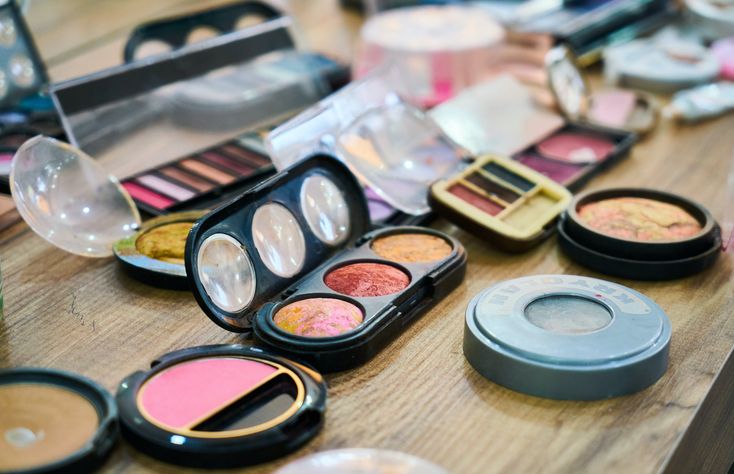 Your Ultimate Travel Kit: Must-Have Products for On-the-Go Makeup Artists post thumbnail image