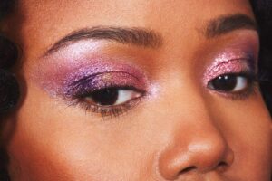 Loose pigments application,Glitter makeup tips,How to use loose glitter safely,Best techniques for loose pigments,Glitter fallout prevention