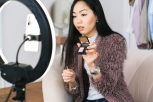 Step-by-step YouTube video tutorial, Makeup artist YouTube tips, YouTube video setup for MUAs, Beginner-friendly YouTube tips for makeup artists, Makeup channel ideas for YouTube