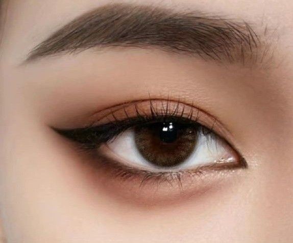 Makeup for eyeliner,Eye makeup looks,Winged eyeliner,Cat eye eyeliner,Graphic eyeliner