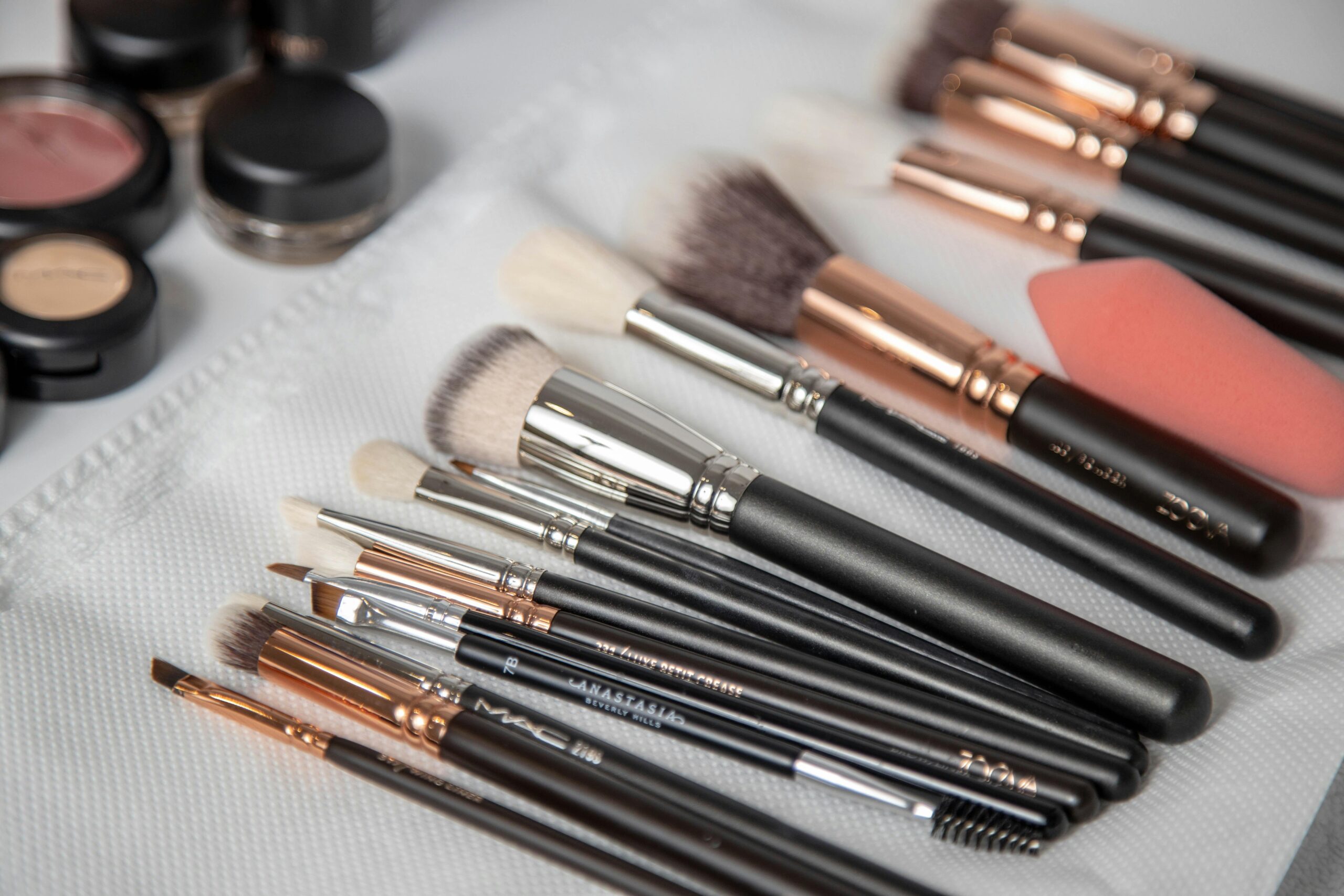 Top 5 High-Quality Budget Brushes for Makeup Artists post thumbnail image