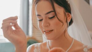 Minimalistic wedding makeup,Daytime bridal makeup,Natural wedding makeup look,Natural wedding makeup look,Day ceremony makeup tips,Wedding makeup for natural light,