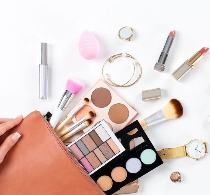 Budget makeup kit,Affordable makeup products,Makeup kit essentials,Budget-friendly makeup for artists,Drugstore makeup for professionals,Building a makeup kit on a budget,Best budget makeup brands